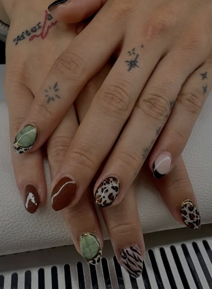 Autumn nails in brown, sage and leopard